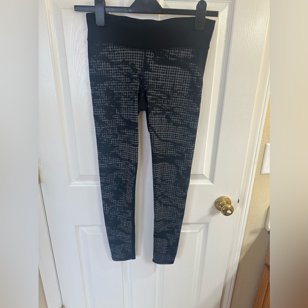 Under Armour Women's HeatGear® Black & Gray Fitted Leggings Size Medium
